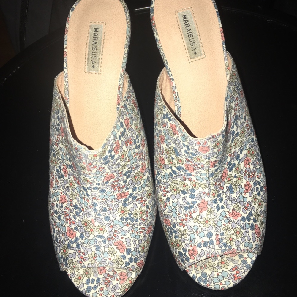 Marais Floral Mules
